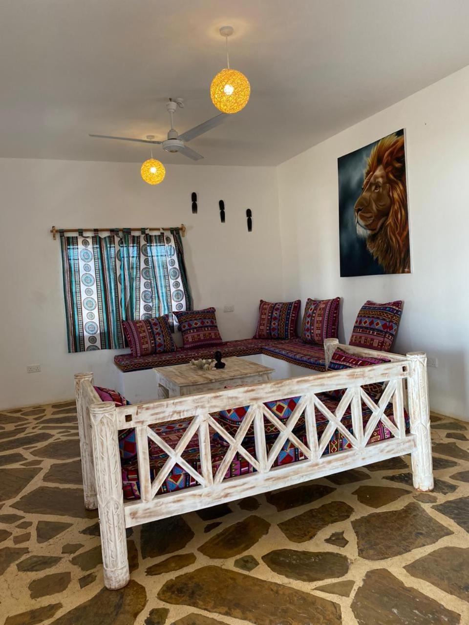 Red Land House Bed & Breakfast วาตามู ภายนอก รูปภาพ