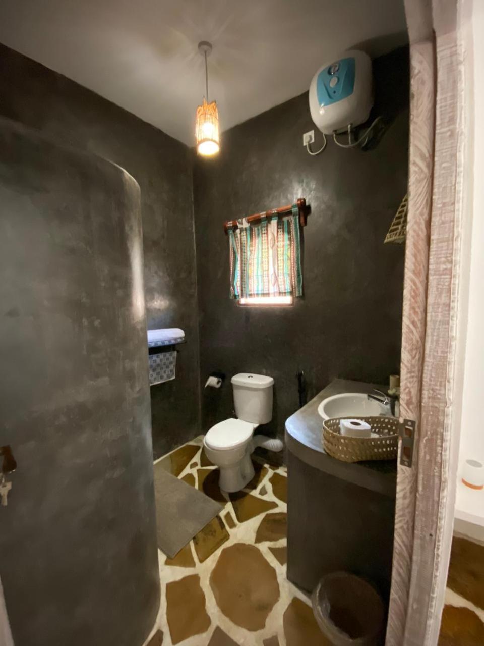 Red Land House Bed & Breakfast วาตามู ภายนอก รูปภาพ