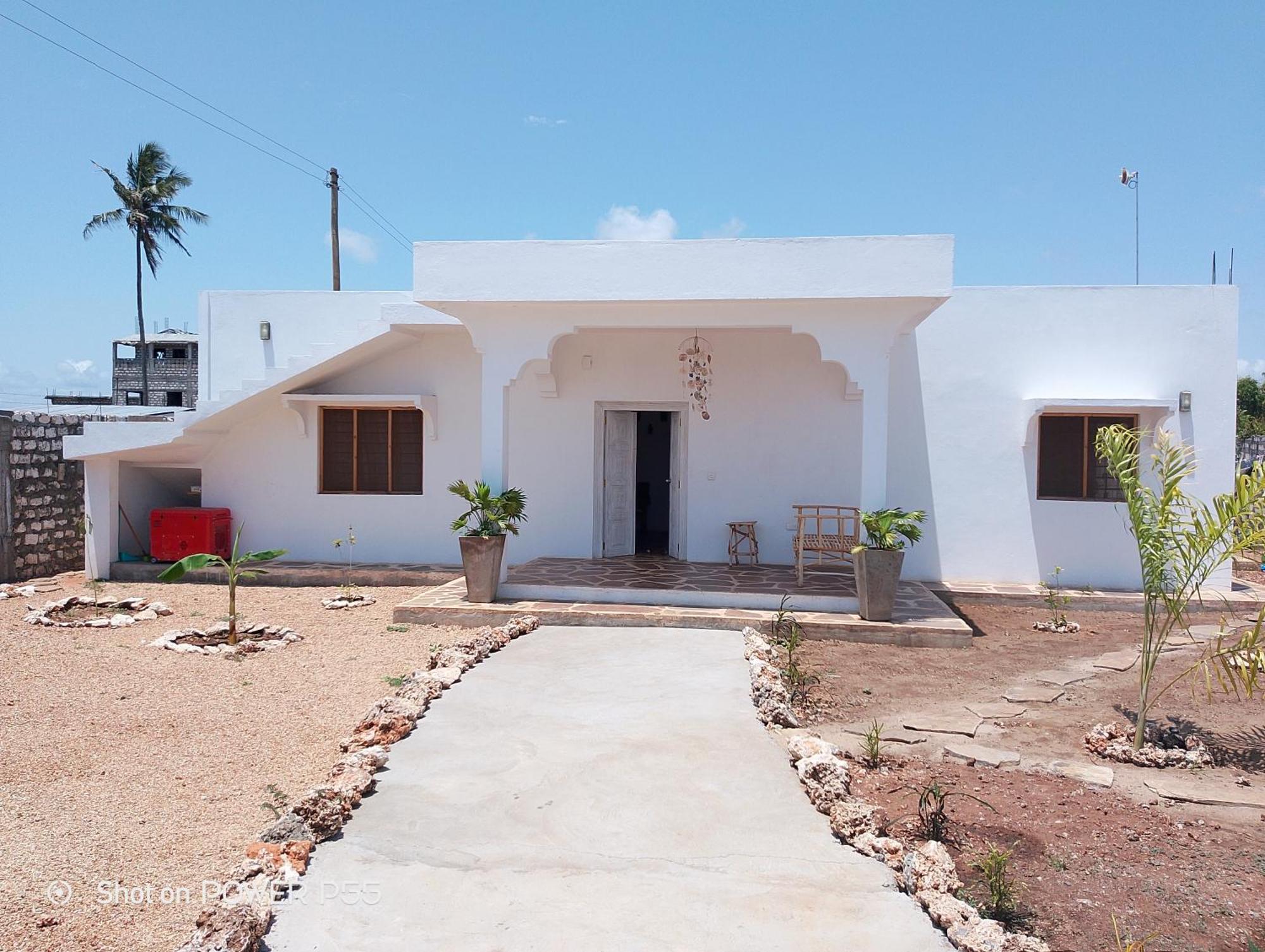Red Land House Bed & Breakfast วาตามู ภายนอก รูปภาพ
