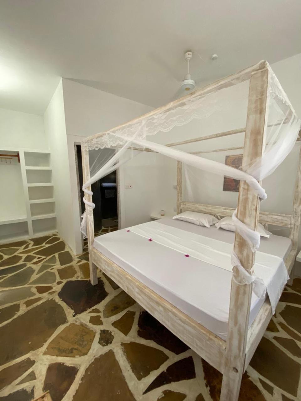 Red Land House Bed & Breakfast วาตามู ภายนอก รูปภาพ